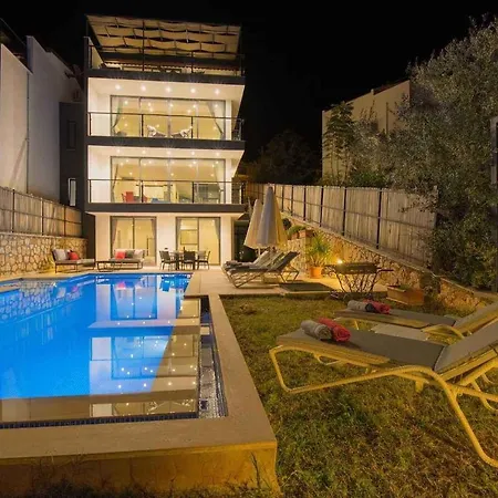 Lux Villa *